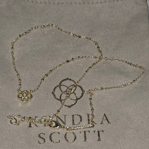 KENDRA SCOTT Rue Clover Logo Short Pendant Gold Necklace‎ - Picture 7 of 7